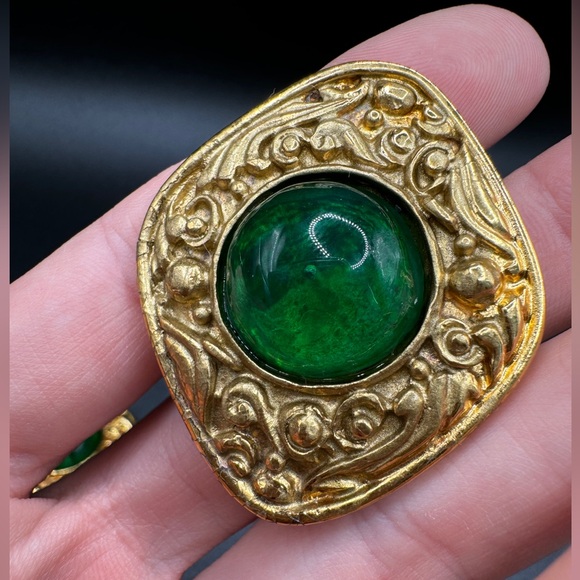 LOT 1520 24K gold plated CHANEL vintage clip on earrings green gripoix glass - Picture 6 of 17